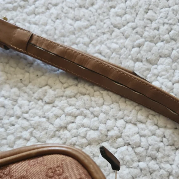 GUCCI Brown Tan Shoulder Bag w/ Signature Logo Fabric Leather sides Gold Details - Picture 14 of 16